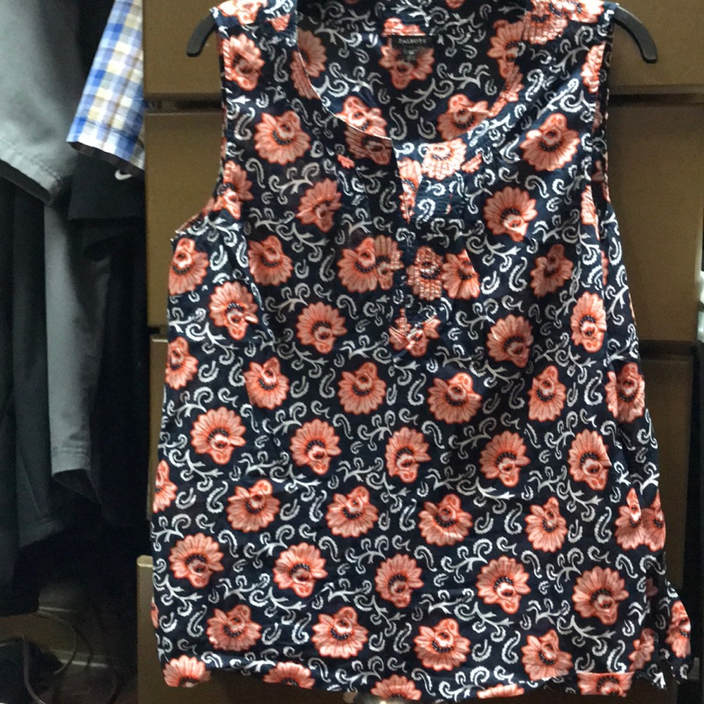 Sleeveless shirt